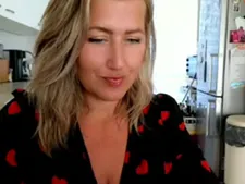 Bilder der brillanten Figur der Cam-Frau GeileTess