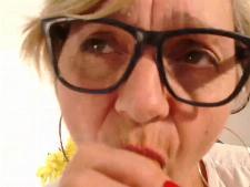 Die europäische Webcam-Dame MilfHanne während 1 der Camsex-Versionen