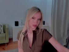 Die europäische Cam-Lady XEVAX während einer ihrer Webcam-Sexshows
