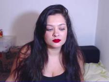 Diese Webcam Frau zeigt den Behamaat D hinter der Sex Cam