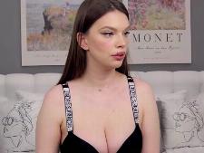 Unser Webcam-Mädchen zeigt ihre BH-Größe C Brüste für den Sex-Chat