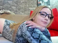 Ein verspielter Schlangen-Look