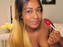 Süßer Lutscher zum Saugen