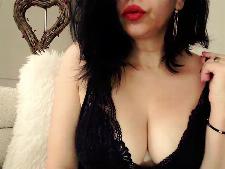 Diese Webcam Frau zeigt die BH Größe B Brüste für die Sex Cam