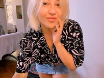 Schüchternes Winken und Jeansflirt